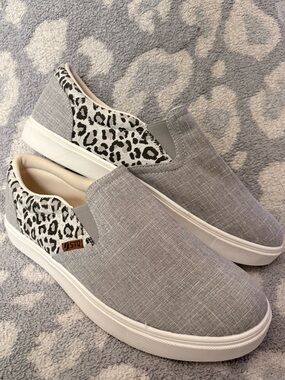 Casual Slip-On Loafers in Gray with Leopard Accent size 11